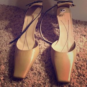 NWOT Kate Spade 8AA Narrow Heels